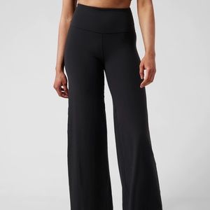 EUC Athleta Elation Wide Leg Pant